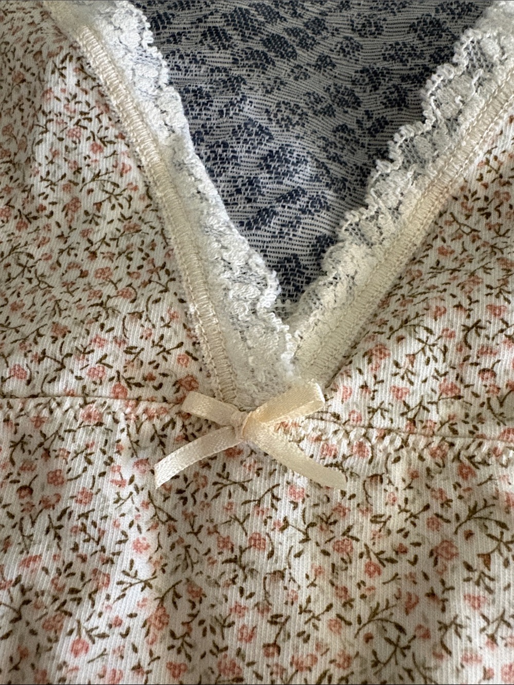 Brandy Melville NWT Cream and Pink Floral Lace-Trim Camisole - Picture 5 of 5